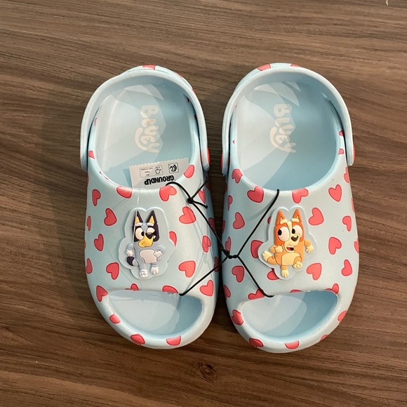 Bluey and Bingo Toddler Kids slides with Heart Pattern size 11/12-NWT - Picture 2 of 6